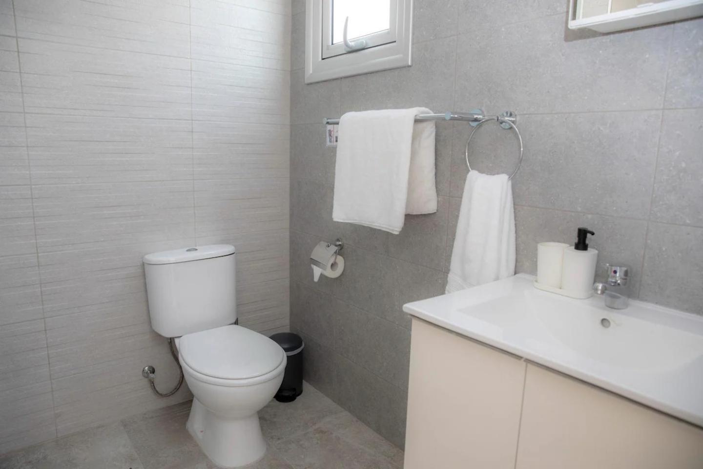 Harbour Lights Studio Apartments Paphos Exterior foto