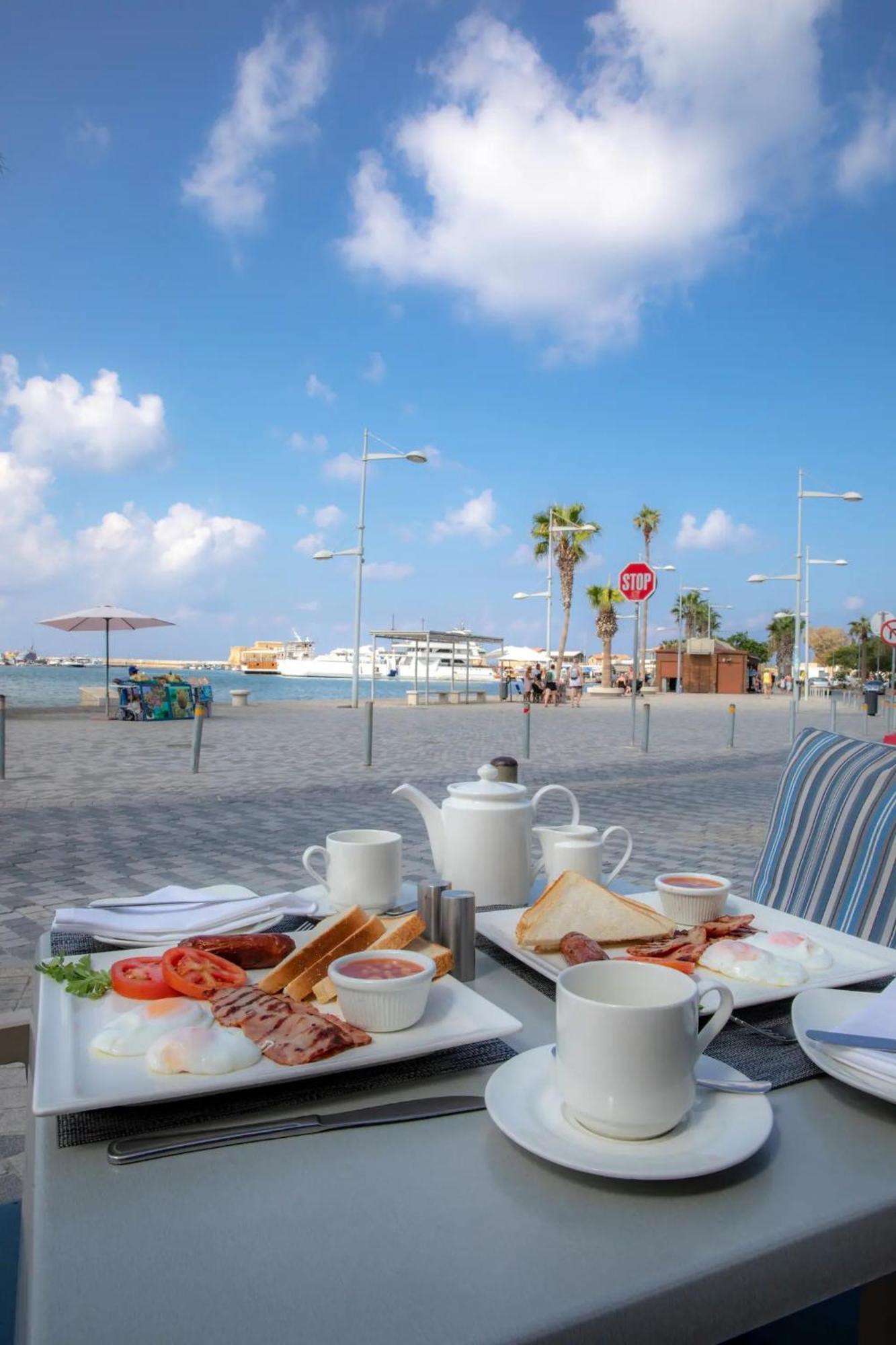 Harbour Lights Studio Apartments Paphos Exterior foto