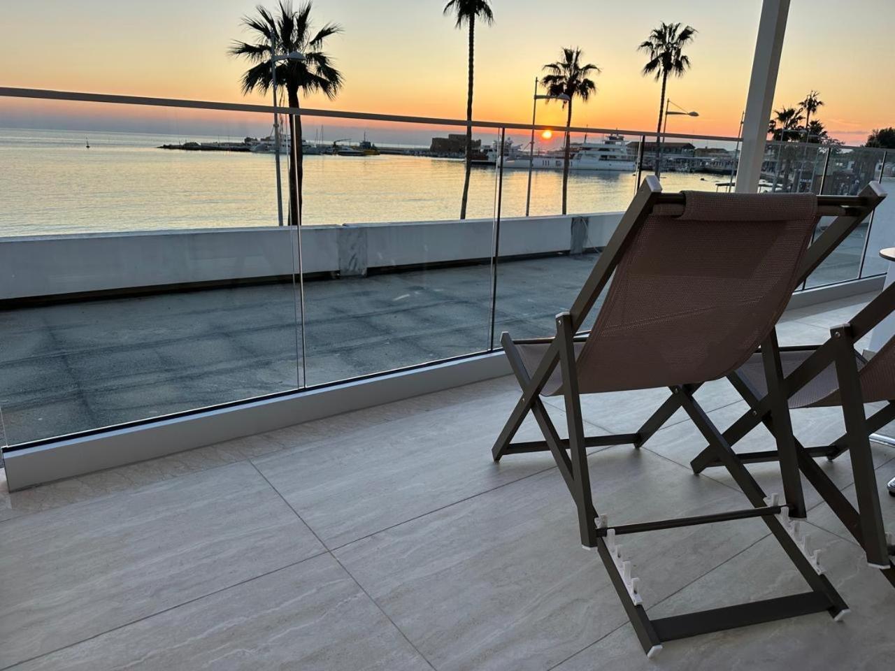 Harbour Lights Studio Apartments Paphos Exterior foto