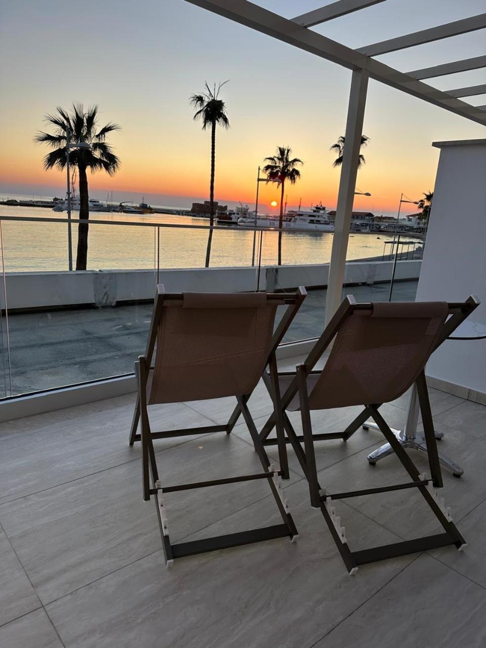 Harbour Lights Studio Apartments Paphos Exterior foto