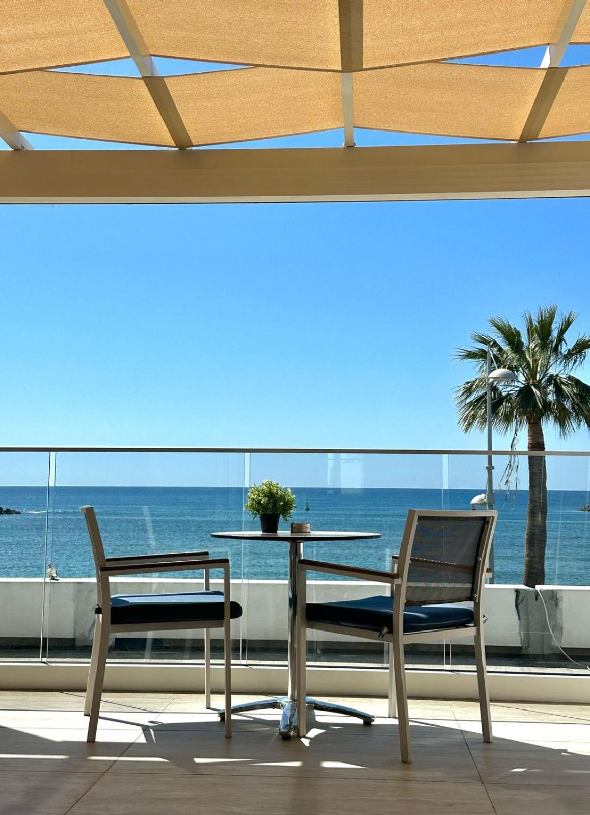 Harbour Lights Studio Apartments Paphos Exterior foto