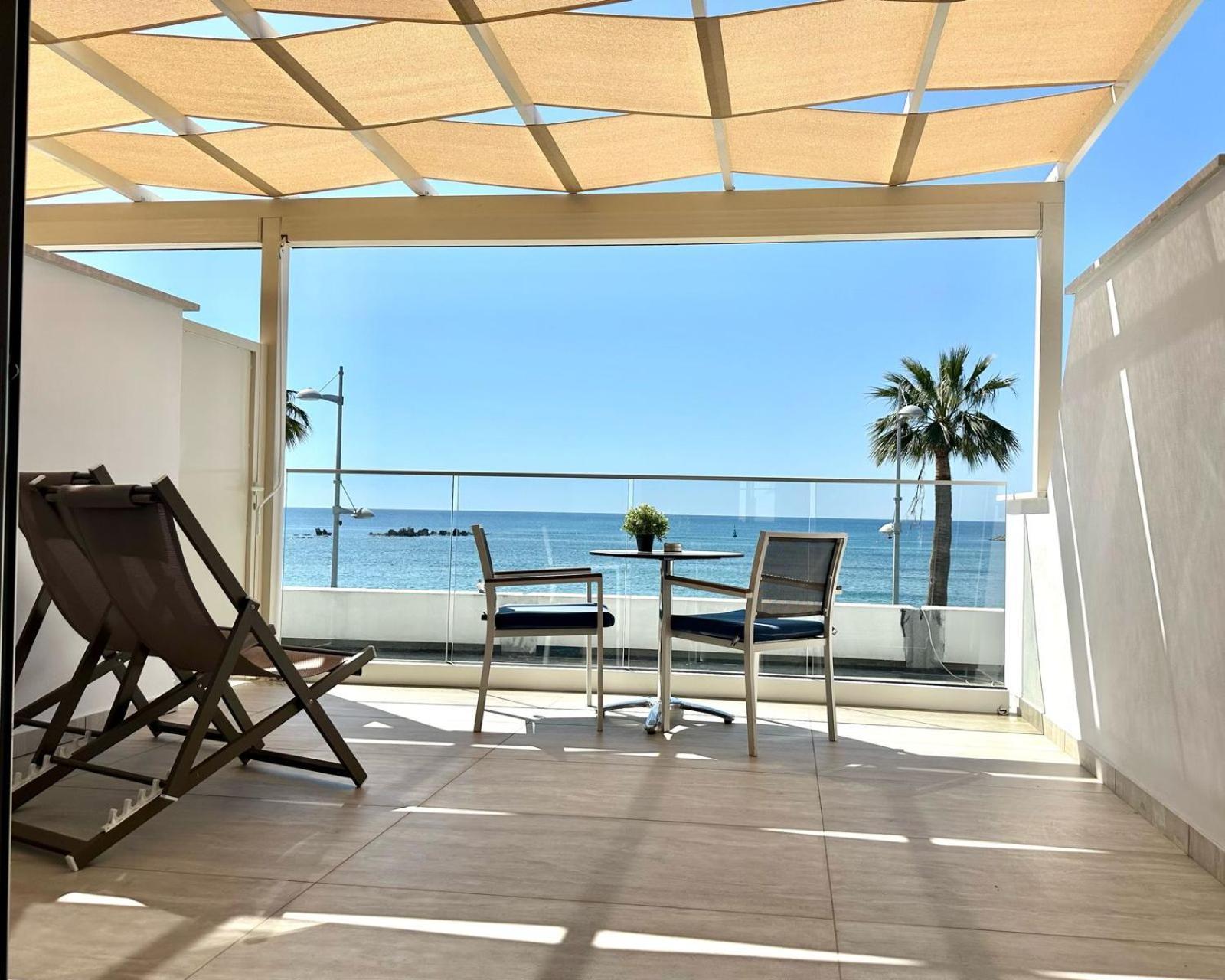 Harbour Lights Studio Apartments Paphos Exterior foto