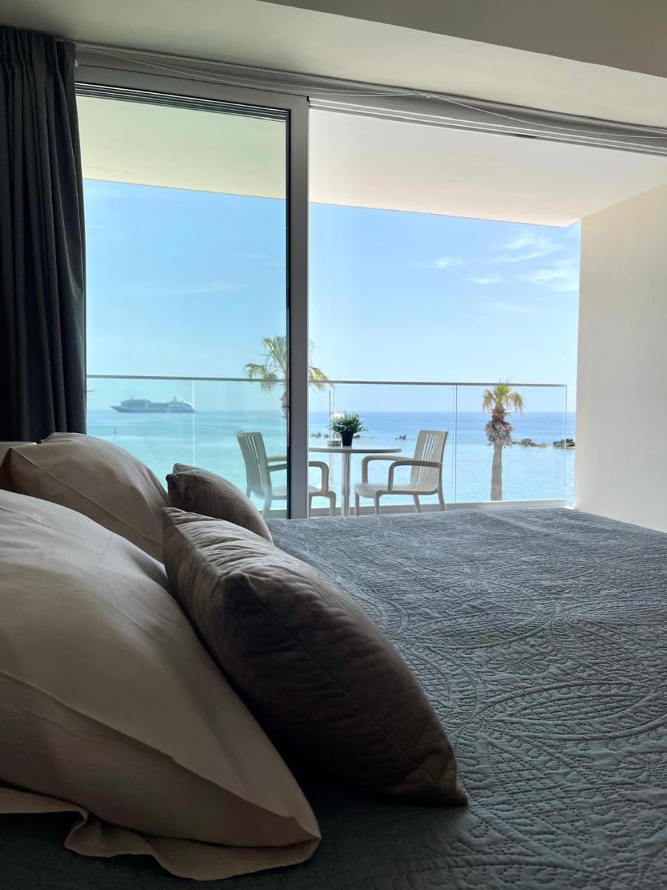 Harbour Lights Studio Apartments Paphos Exterior foto