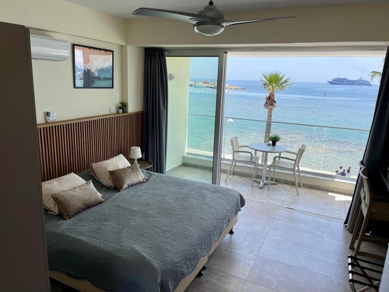 Harbour Lights Studio Apartments Paphos Exterior foto