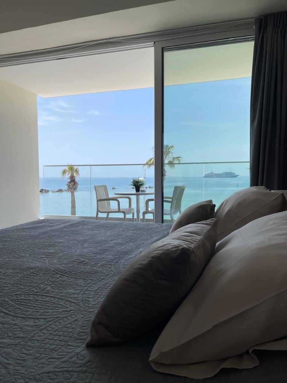 Harbour Lights Studio Apartments Paphos Exterior foto